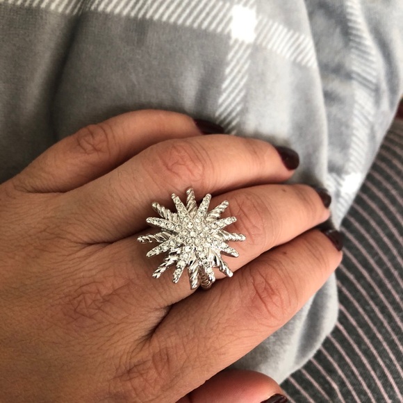 Star/snowflake cocktail ring with rhinestones - Picture 3 of 5